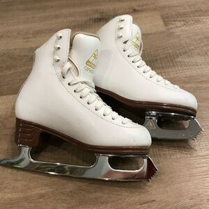 JACKSON Atrtiste Mark IV Ice Skates- Size 1B